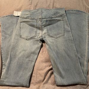 Brand new Free People flare jeans, size 25 S.